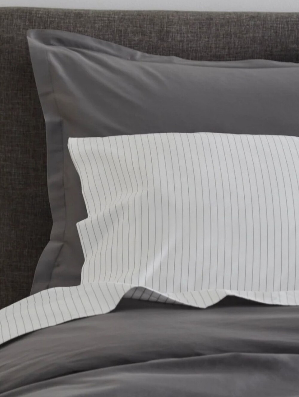 RiLEY Home  NWT Portugal Sateen Pillowcase Pair White Pinstripe Luxury Cotton